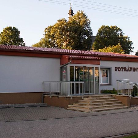 Restaurace Na Krizovatce Apartment Bozanov ภายนอก รูปภาพ