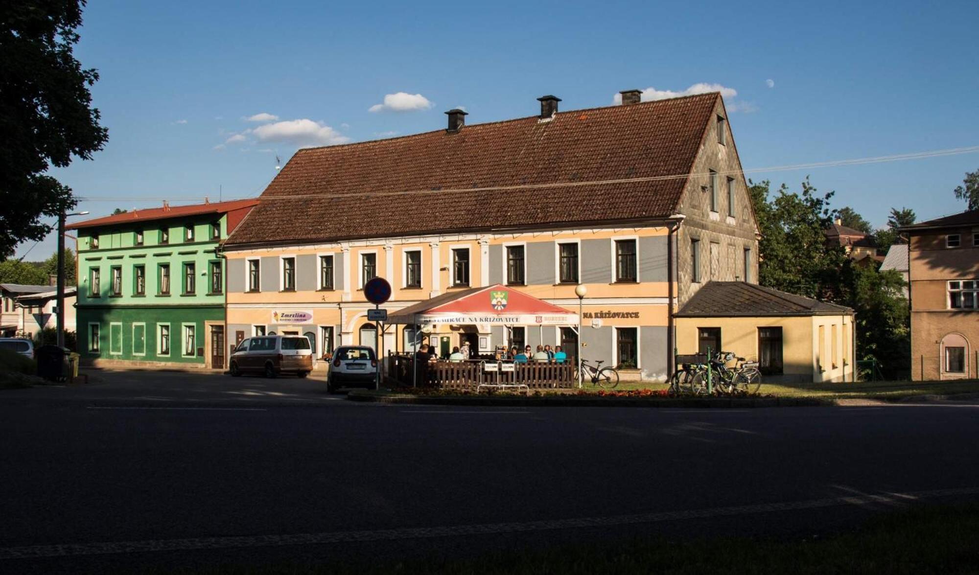 Restaurace Na Krizovatce Apartment Bozanov ภายนอก รูปภาพ