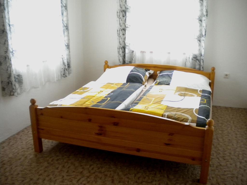 Restaurace Na Krizovatce Apartment Bozanov ห้อง รูปภาพ