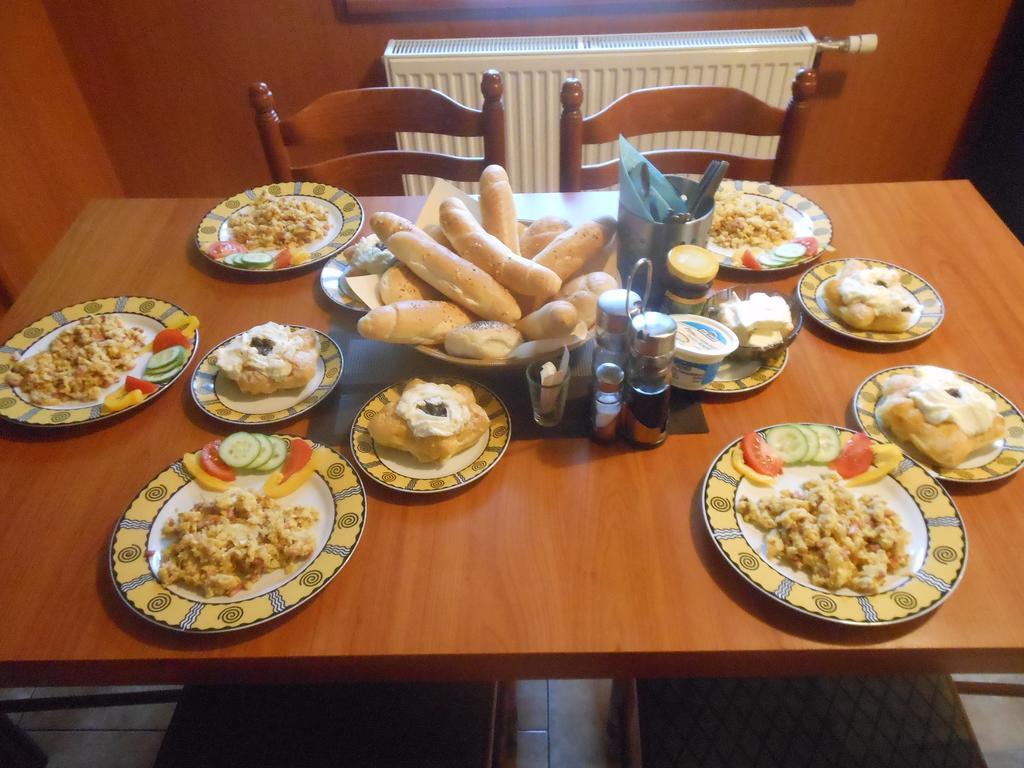 Restaurace Na Krizovatce Apartment Bozanov ภายนอก รูปภาพ